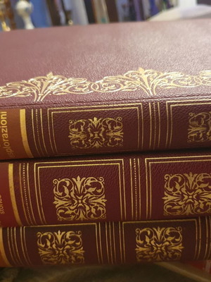 La Terra leather-bound atlas volumes 1965 in excellent condition