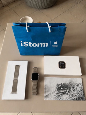 Apple Watch Ultra 2 49mm like new with titanium case and olive Alpine Loop