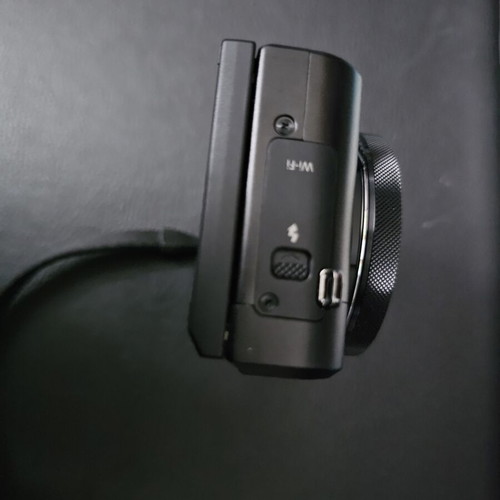 Canon PowerShot G7 X Mark II Compact Camera like new