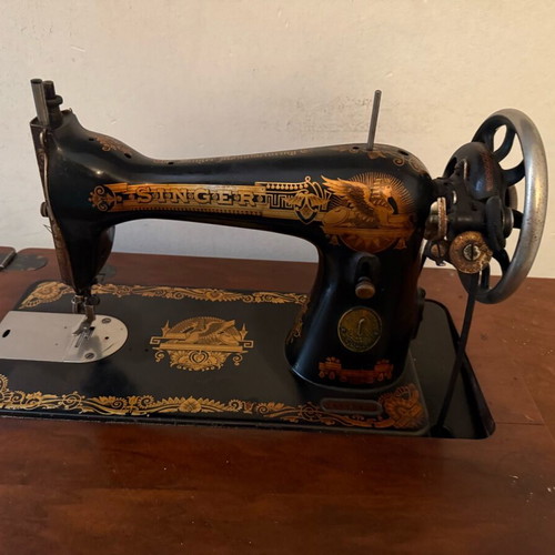 Singer sewing machine like new