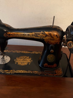 Singer sewing machine like new