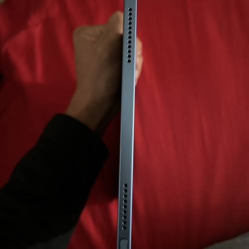 iPad 10ης γενιάς σαν καινούργιο με δερμάτινη θήκη