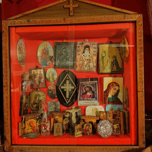 Wooden iconostasis used with icons