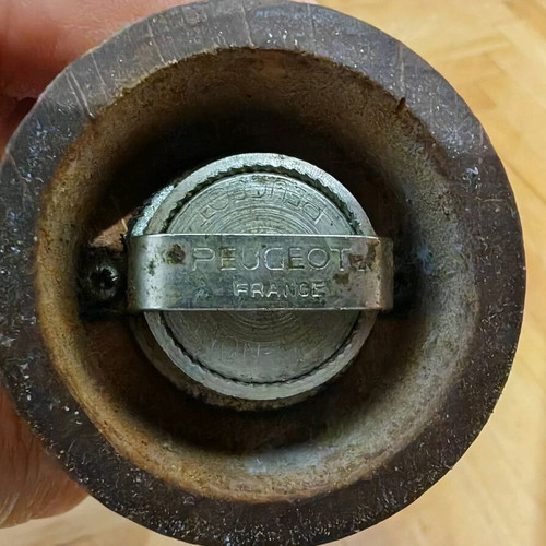 Peugeot pepper grinder used, vintage