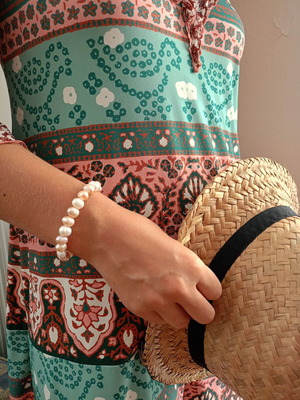 Bracelet with large baroque pearls new in salmon and white colors