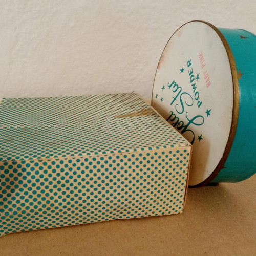 Gold Star Face Powder collectible vintage sealed, like new