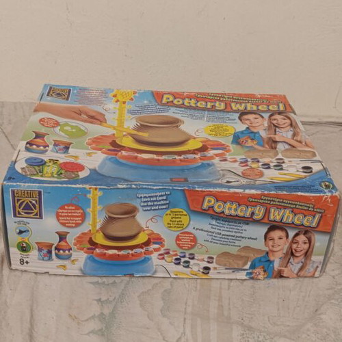 Pottery wheel used with USB cable and accessories