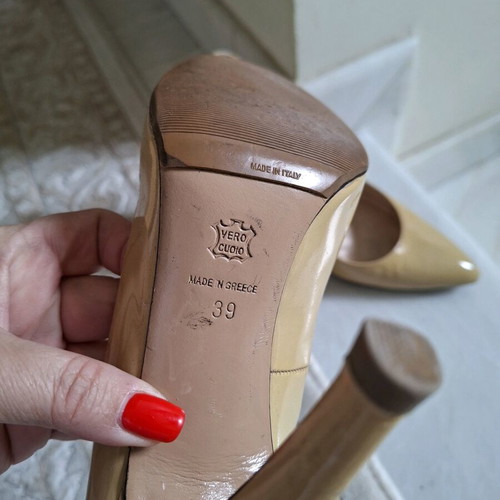 Bournazos leather patent pumps size 39 like new