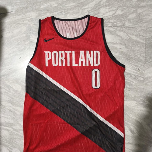 Replica Portland basketball jersey small, like new