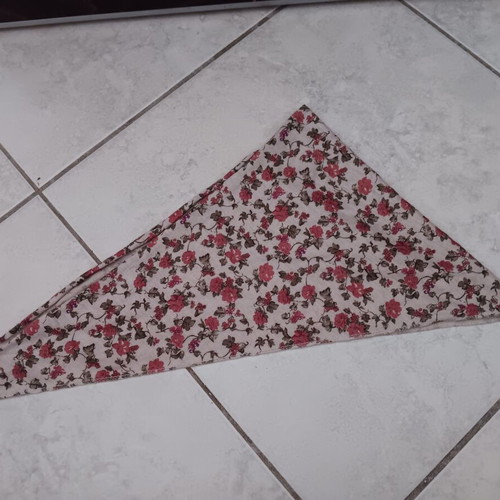 Scarf triangular shape like new, beige and red