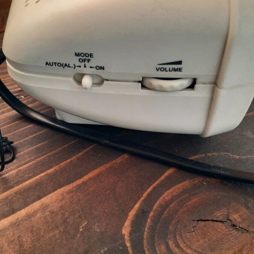 Alarm clock with radio like new, tabletop