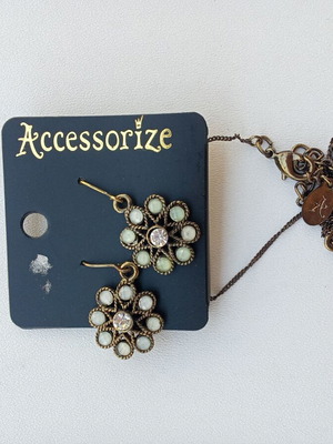 Accessorize necklace and earrings set new with flower design