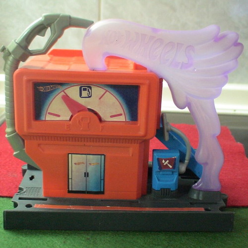 Hot Wheels City Downtown Super Fuel Stop playset, Mattel