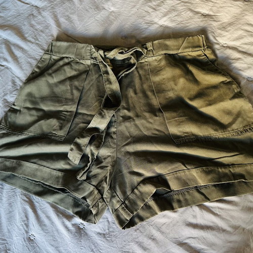 Pull & Bear khaki fabric shorts used, size S