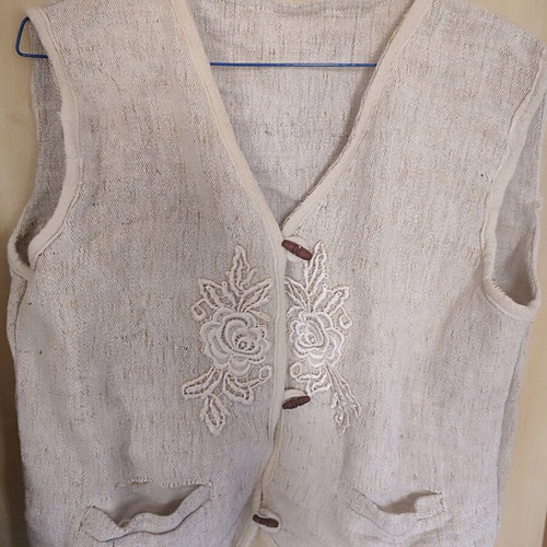 Woven vest like new, beige with embroidery and Montgomery buttons
