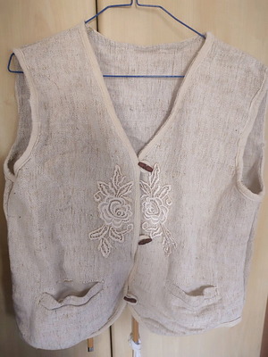 Woven vest like new, beige with embroidery and Montgomery buttons