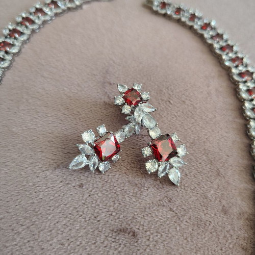 Necklace and earrings set with zirconia, red and silver