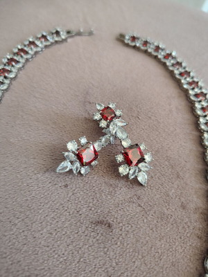 Necklace and earrings set with zirconia, red and silver
