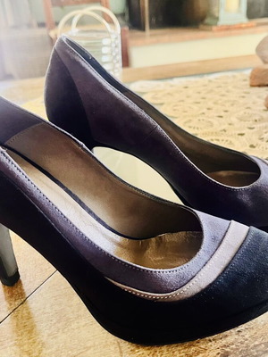 Marina Grey high heels size 39 like new, suede, black and grey