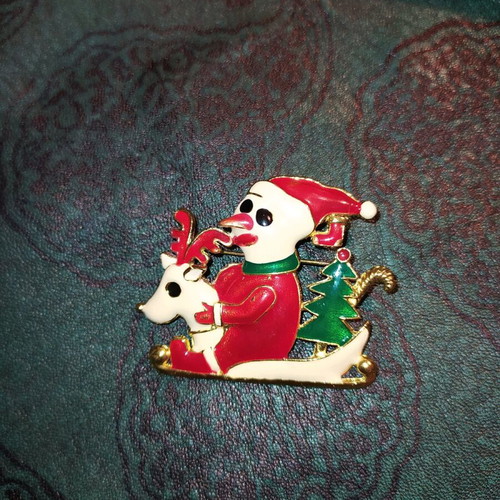 Christmas pin vintage used