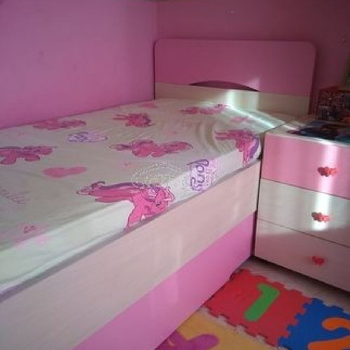 Bed for girls with pull-out second bed and two mattresses, like new