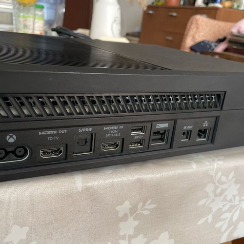 Xbox One 500GB used with 1 controller and games