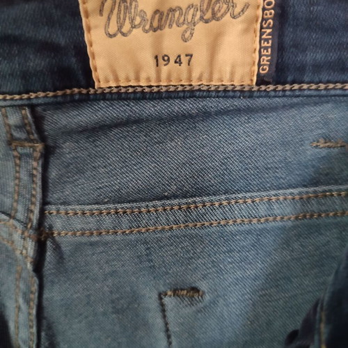 Wrangler jeans size 31 soft fabric slim fit like new