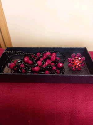 Jewelry set with red iridescent semi-precious stones like new