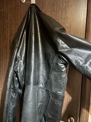 Skin Deep 100% leather coat size L like new, black