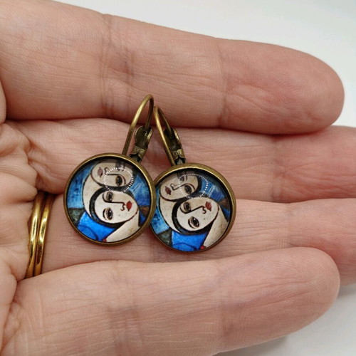 Faces 14mm dangle earrings new, bronze base, beige and blue