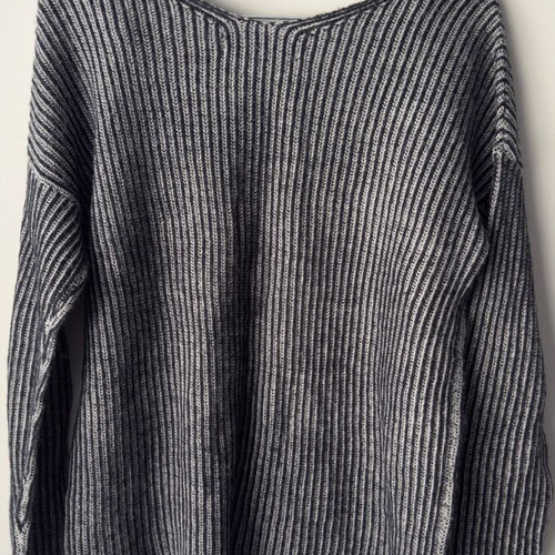 Only ribbed knit sweater with V neck, like new, size M, grey/black melange