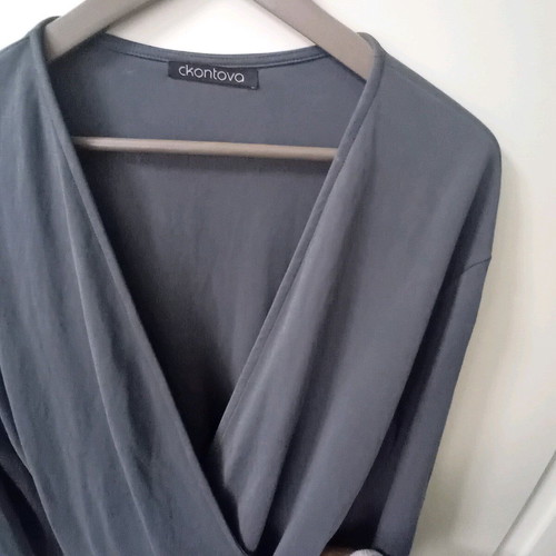 Ckontova wrap top in dark gray like new