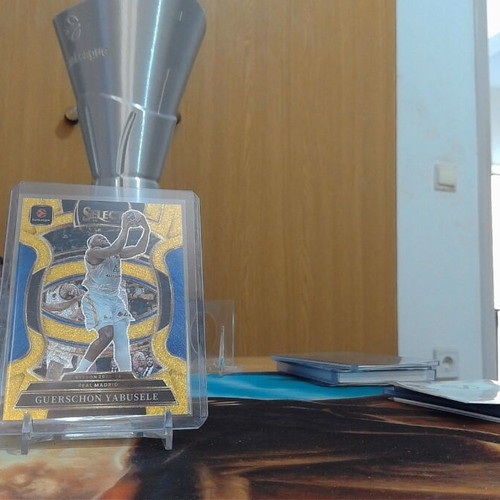 Guerschon Yabusele 2025-26 Panini Select EuroLeague Concourse Gold Glitter Prizm card No. 13