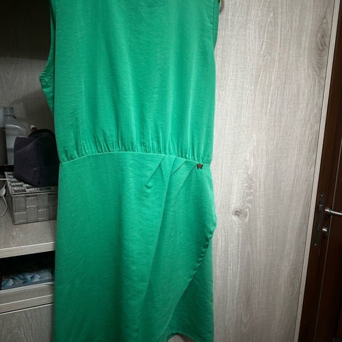 Regalinas dress green like new