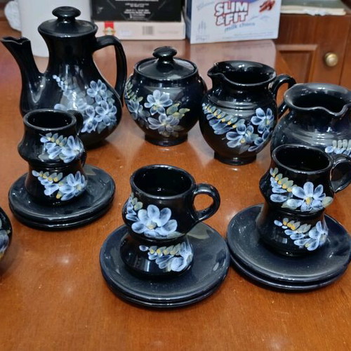 Clay serving set like new
