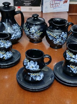 Clay serving set like new