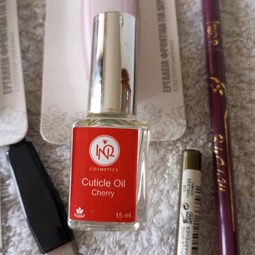 Body care new with free makeup bag