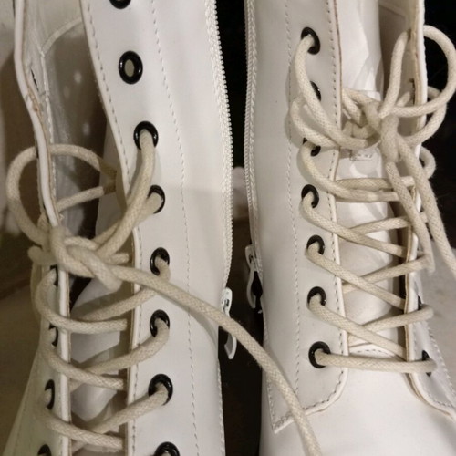 Nio Nio boots size 41 like new, white