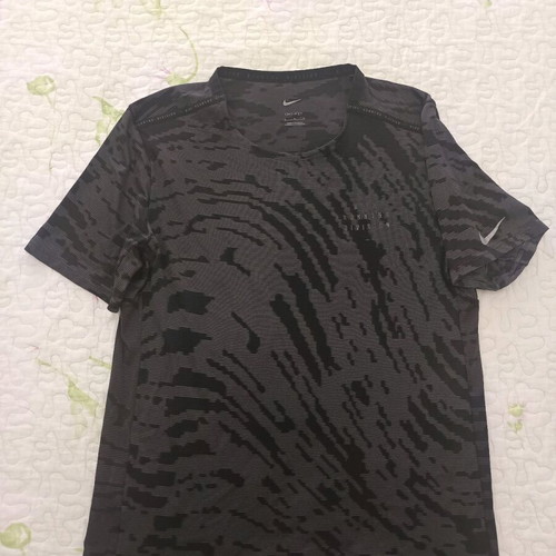 Nike T-shirt medium used, black