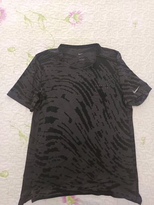 Nike T-shirt medium used, black