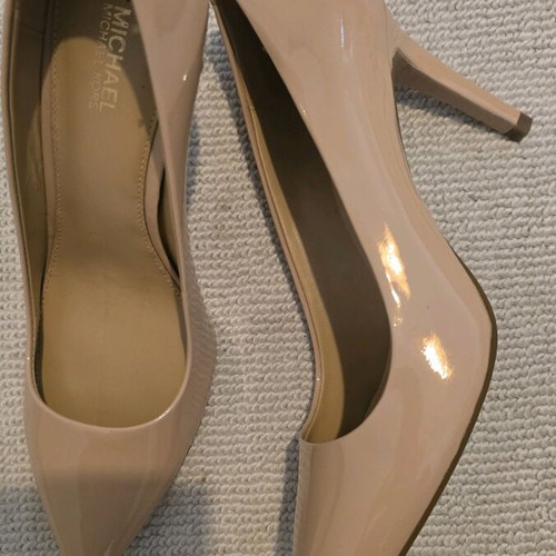 Michael Kors classic heel beige like new, size 37