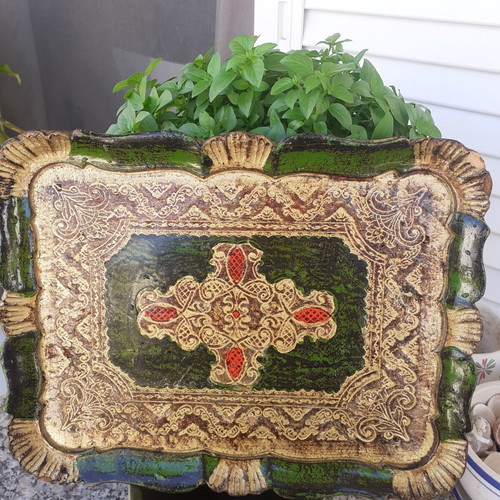 Vintage decorative tray used with Florentine style and embossed design