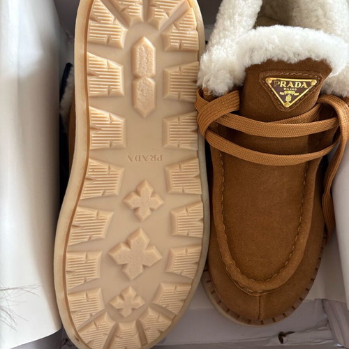 Prada boots brown new, unisex size 41