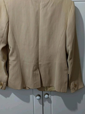 Fiorella beige jacket