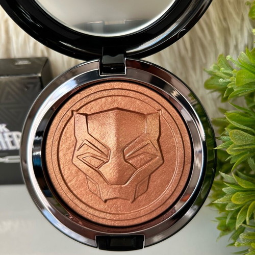 MAC Limited Edition Marvel Studios Black Panther highlighter powder new