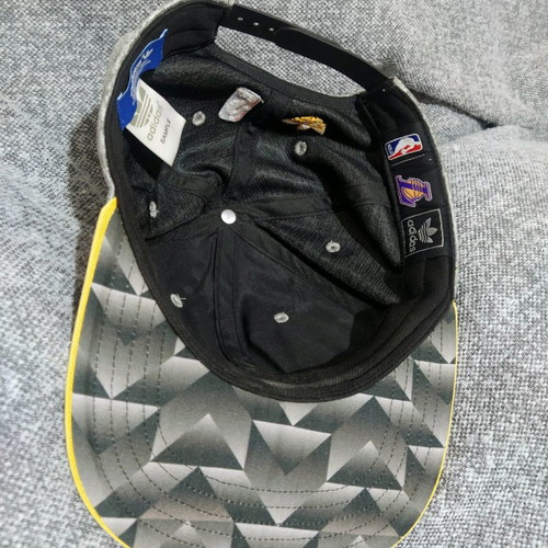 Adidas Los Angeles Lakers NBA hat like new, authentic