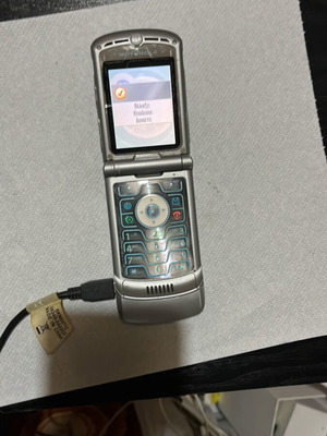 Motorola Razr μεταχειρισμένο, δεν δουλεύει η μικρή οθόνη μπροστά