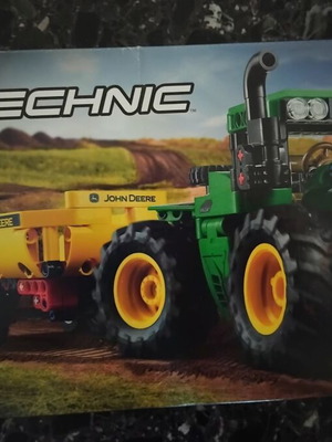 LEGO Technic John Deere 9620R 4WD Tractor set 42136