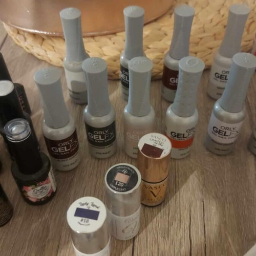 Semi-permanent nail polishes like new