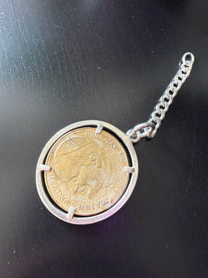 Collectible coin with the Pope in pendant like new